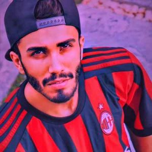 دانلود آهنگ مهراد جم غمت نباشه من عاشقتم حواست به عشقت باشه