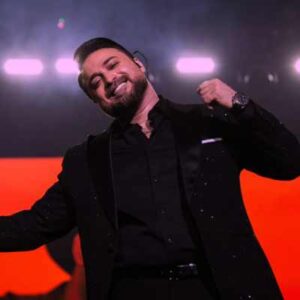 دانلود آهنگ بابک جهانبخش خودمو دارم که