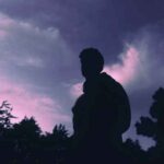 دانلود اهنگ تنها شب میان باران بی تو غصه ها کشیدم