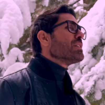 دانلود آهنگ رضا ملک زاده چشمات برام مقدسه Reza Malekzadeh Cheshmat Baram Moghadase دانلود آهنگ رضا ملک زاده چشمات برام مقدسه